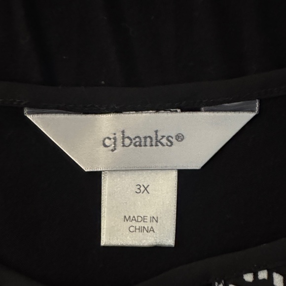 CJ Banks Black and White Floral Tunic - Picture 2 of 5